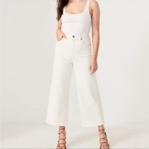 ABERCROMBIE & FITCH | Ultra High Rise The Crop Wide Leg Jeans Raw Hem Size 28/6R